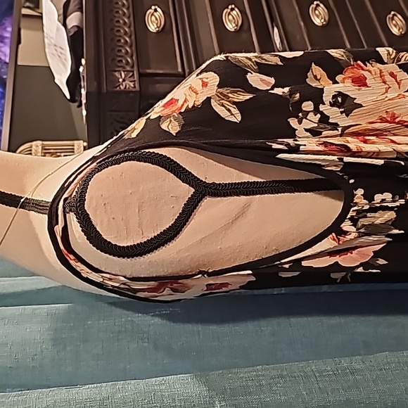 NWOT, "Ivory Lace" Floral print casual top - Picture 2 of 4